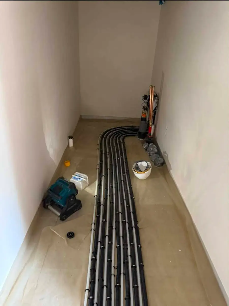 Detailed pattern of water underfloor heating pipe loops installed on foil insulation in a Reading new build project